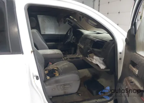 2010 Toyota Tundra Limited 5.7L V8 z USA, uszkodzony, nr VIN 5TFHW5F10AX145756